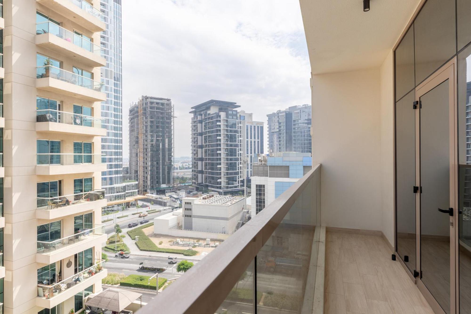 Canal View, Partial Burj Khalifa View, Brand New Apartment *