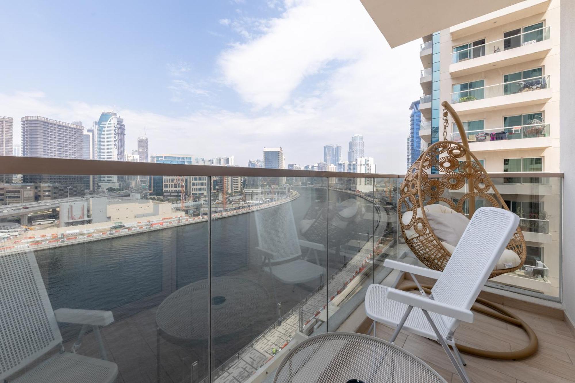 Apartment Canal View, Partial Burj Khalifa View, Brand New *