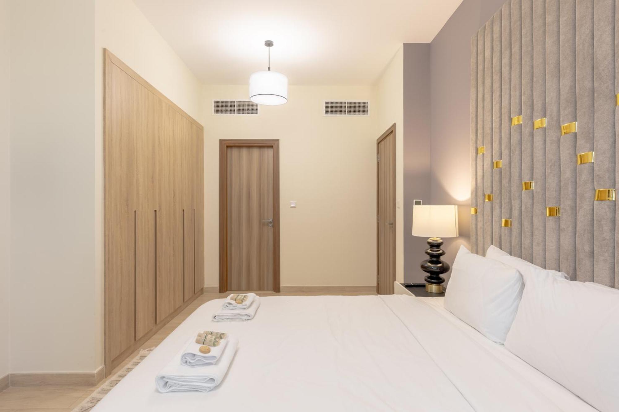 Apartment Canal View, Partial Burj Khalifa View, Brand New *